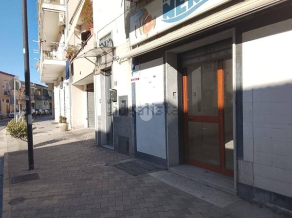 locale commerciale in affitto a Volla
