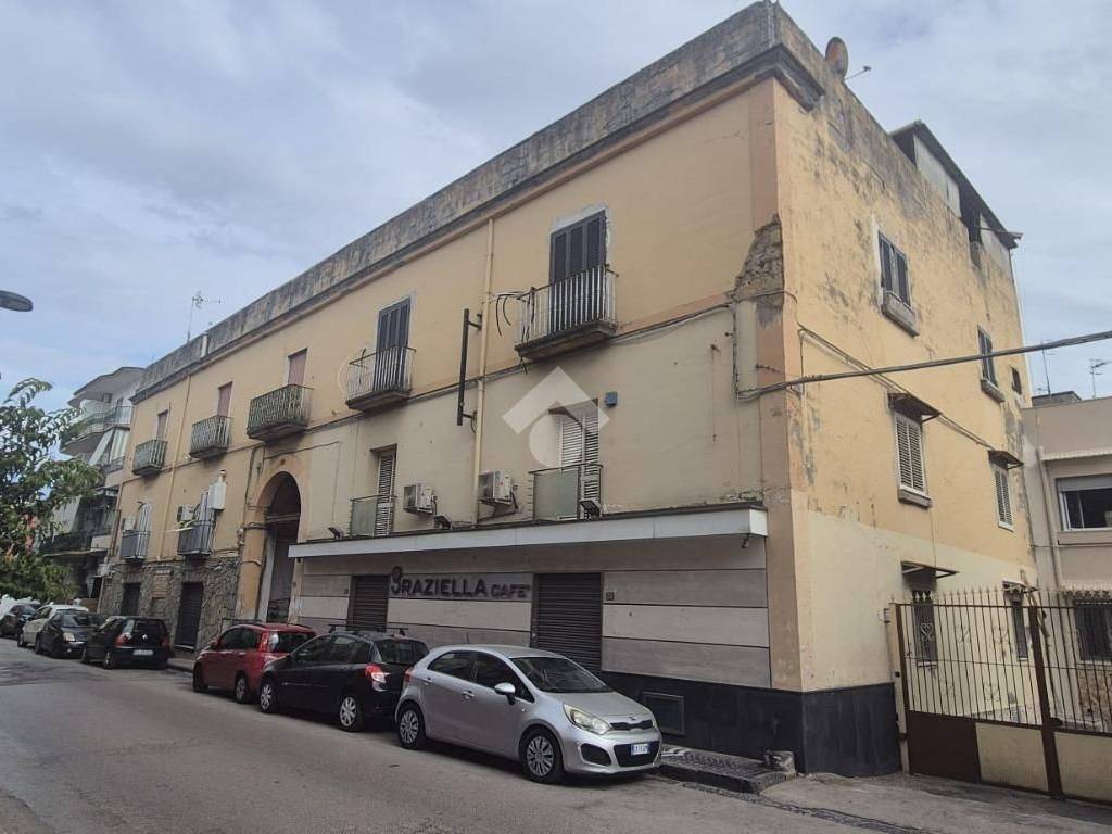 locale commerciale in affitto a Volla