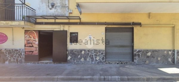 locale commerciale in affitto a Volla