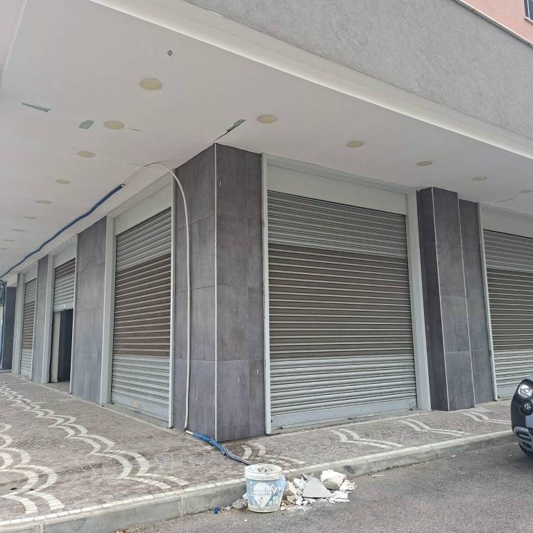 locale commerciale in affitto a Volla