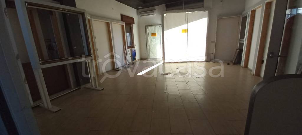 negozio in affitto a Santa Maria la Carità