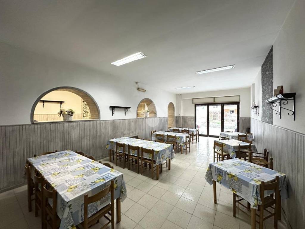 locale commerciale in affitto a Santa Maria la Carità