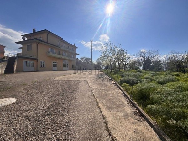 locale commerciale in affitto ad Ariano Irpino