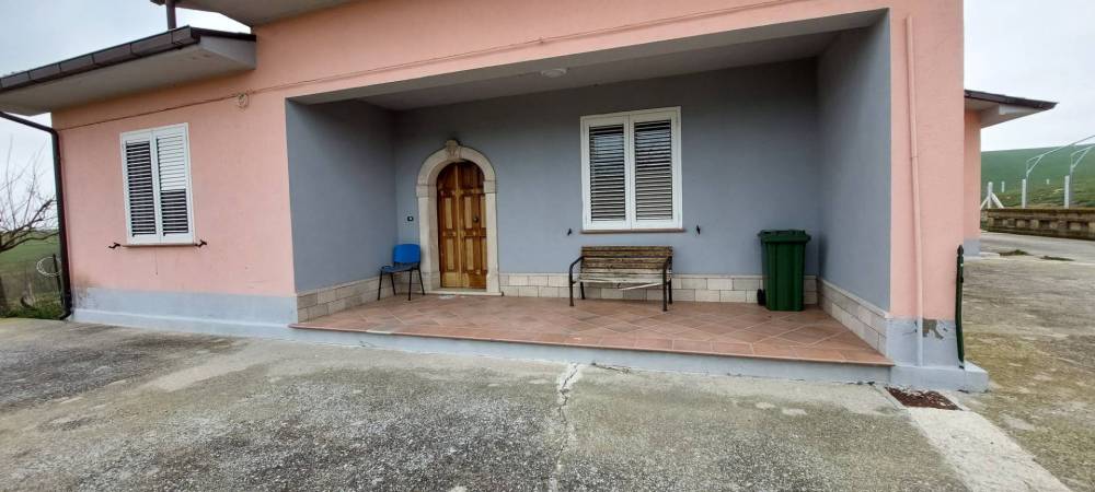 casa indipendente in affitto ad Ariano Irpino in zona Camporeale