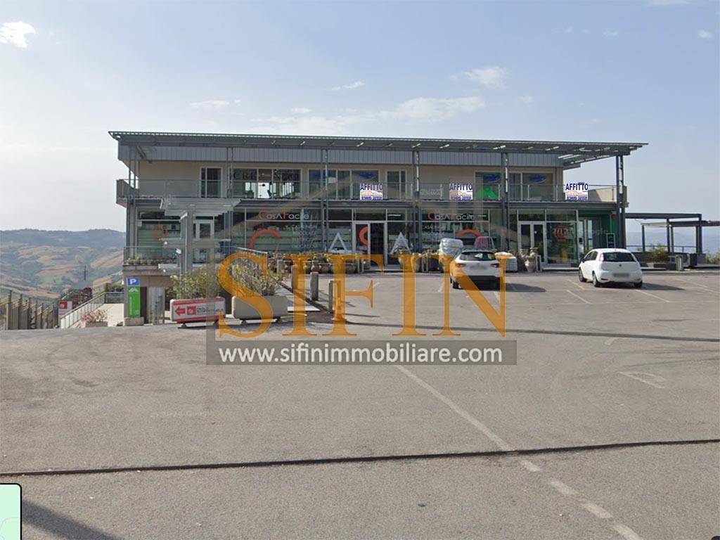 negozio in affitto ad Ariano Irpino in zona Cardito
