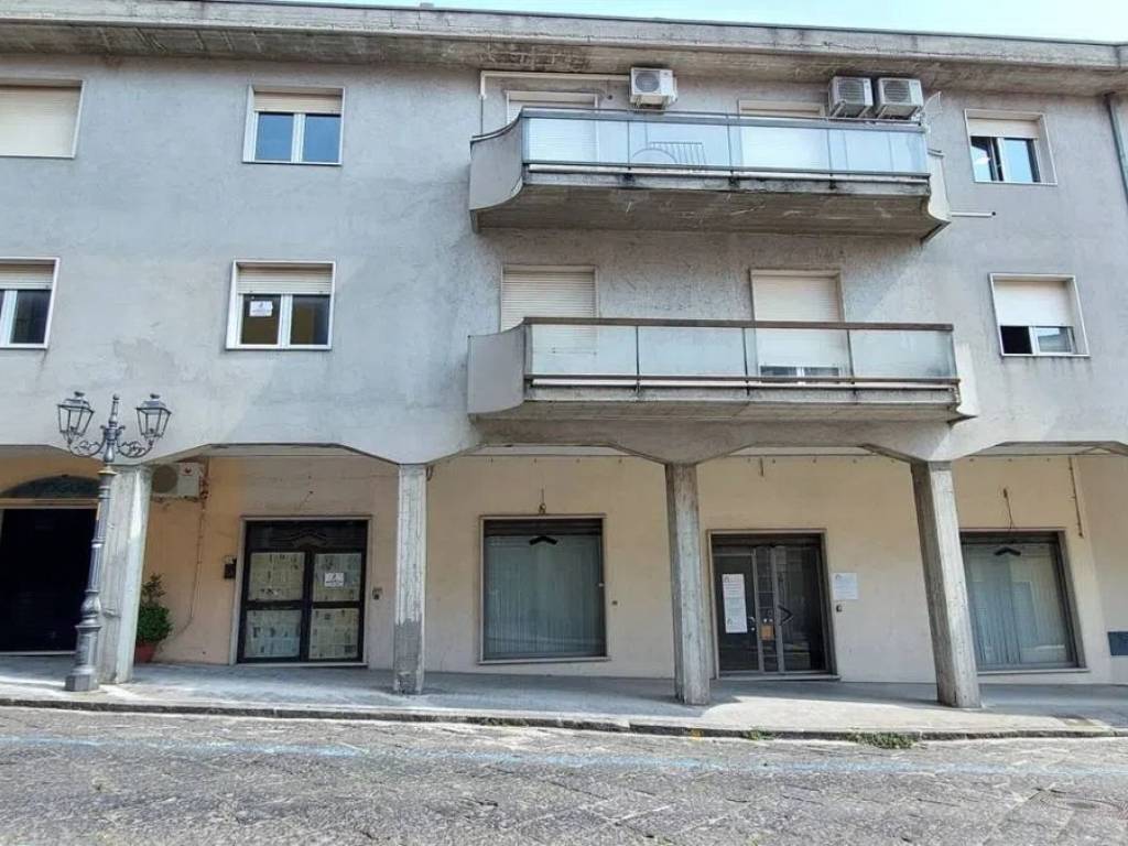 negozio in affitto ad Ariano Irpino