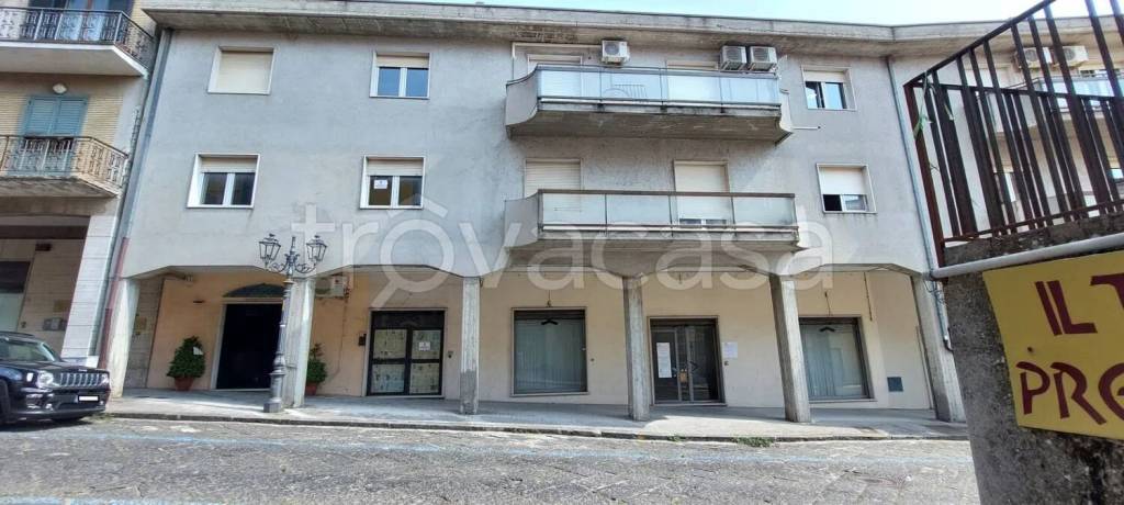 negozio in affitto ad Ariano Irpino