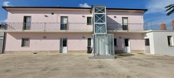 ufficio in affitto ad Ariano Irpino in zona Camporeale