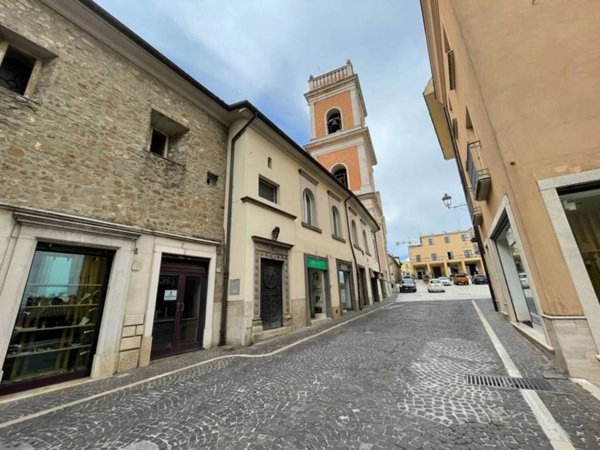 locale commerciale in affitto ad Ariano Irpino in zona San Pietro