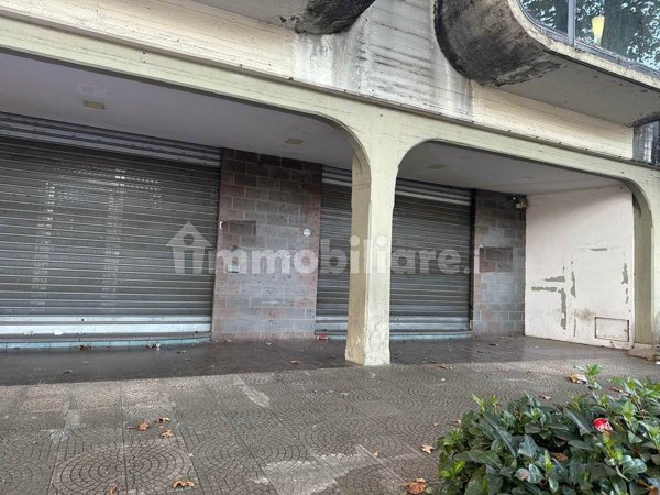 negozio in affitto ad Atripalda