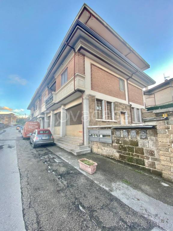 negozio in affitto ad Atripalda