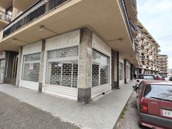 negozio in affitto ad Atripalda