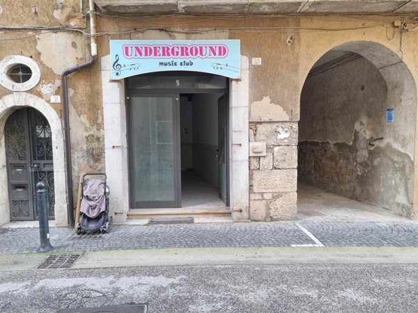 negozio in affitto ad Atripalda
