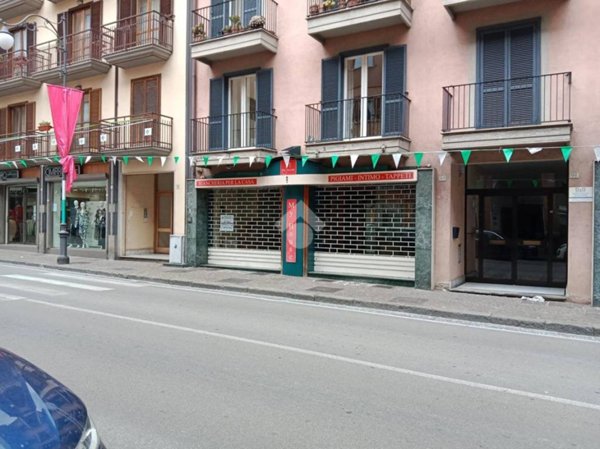 negozio in affitto ad Atripalda