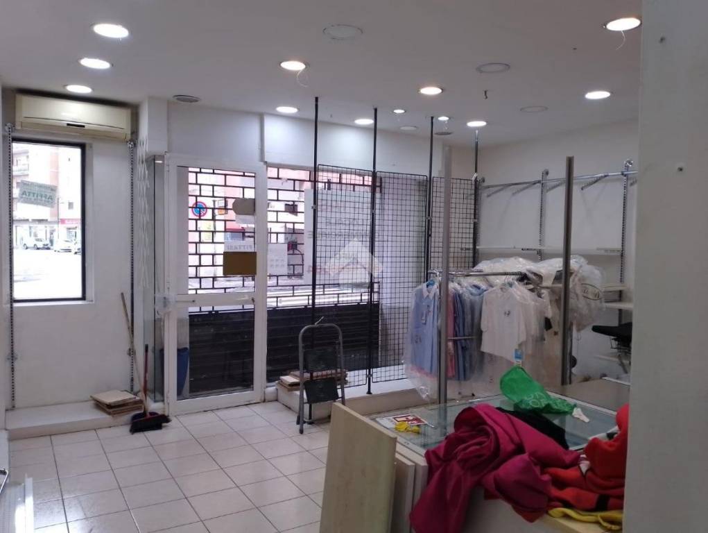 negozio in affitto ad Atripalda