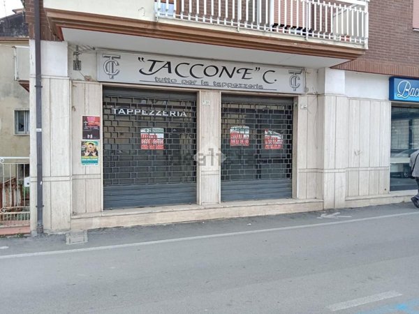 negozio in affitto ad Atripalda