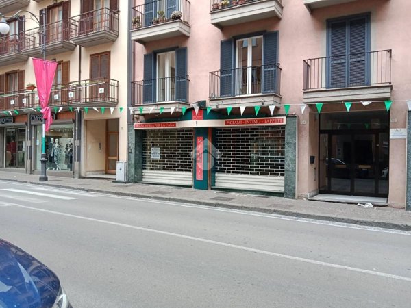 locale commerciale in affitto ad Atripalda