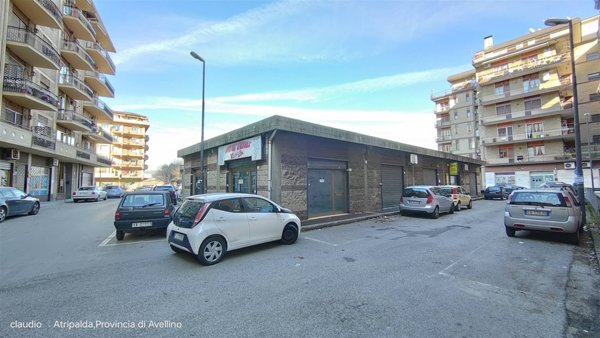 negozio in affitto ad Atripalda