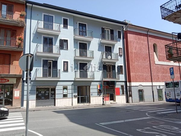 locale commerciale in affitto ad Atripalda