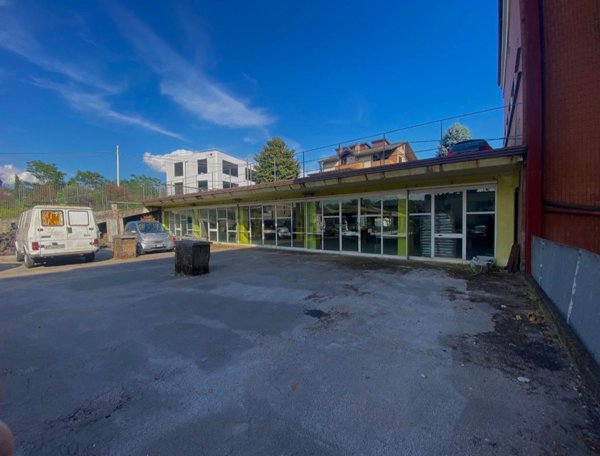 locale commerciale in affitto ad Atripalda