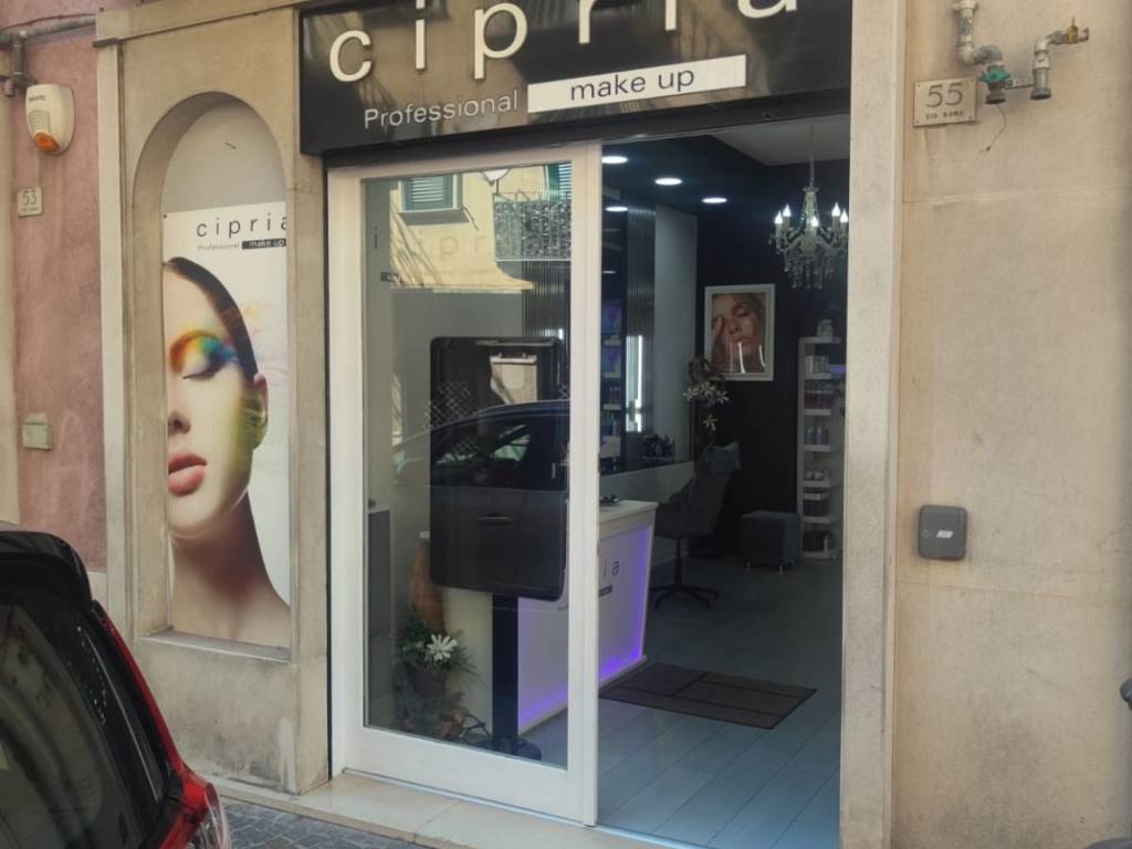 negozio in affitto ad Atripalda