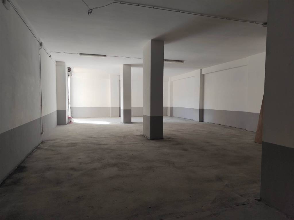 locale commerciale in affitto ad Atripalda