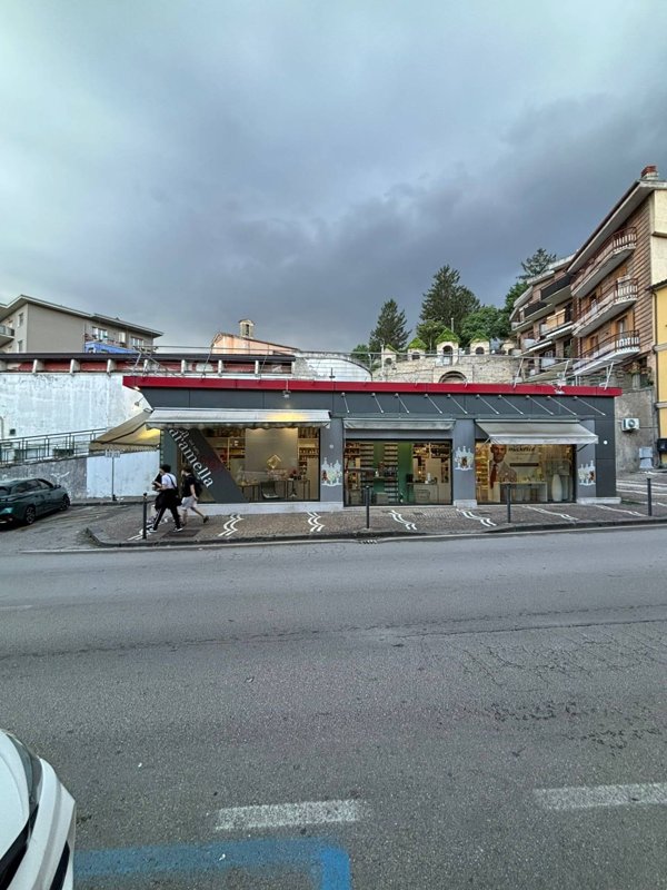 locale commerciale in affitto ad Atripalda
