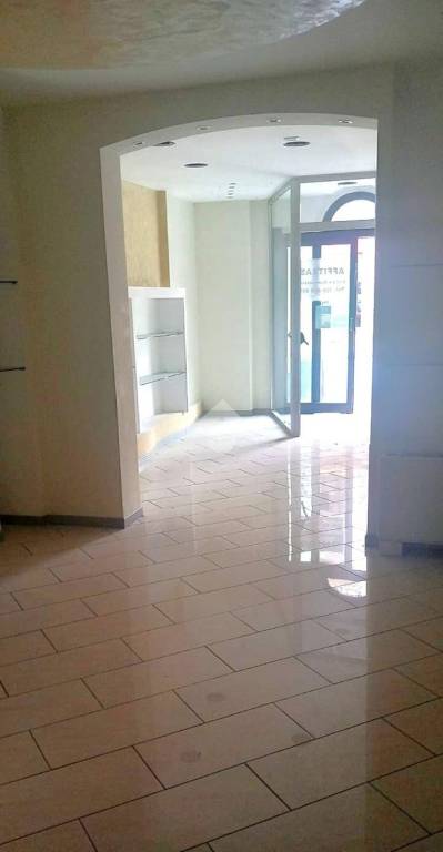 negozio in affitto ad Atripalda