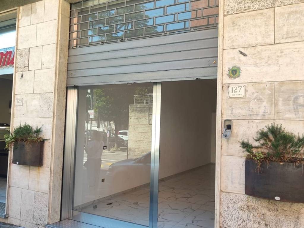 negozio in affitto ad Atripalda