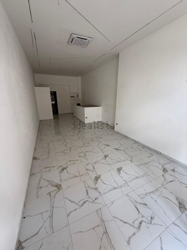 locale commerciale in affitto ad Atripalda