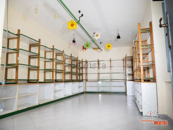 locale commerciale in affitto ad Atripalda