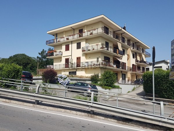 locale commerciale in affitto ad Atripalda