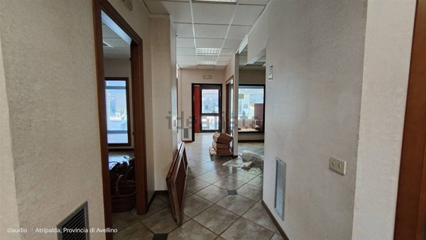 locale commerciale in affitto ad Atripalda