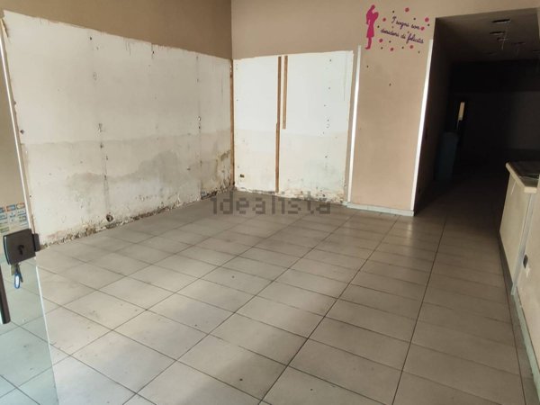 locale commerciale in affitto ad Atripalda