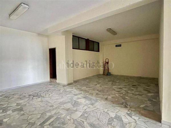 locale commerciale in affitto ad Atripalda