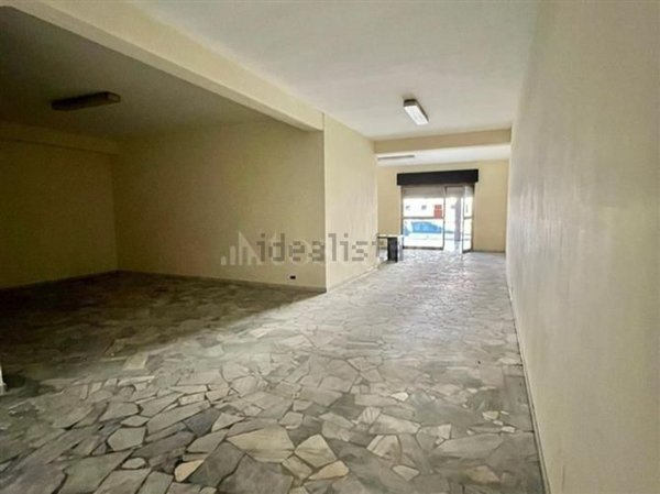 locale commerciale in affitto ad Atripalda