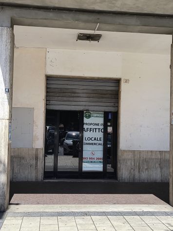 locale commerciale in affitto ad Atripalda