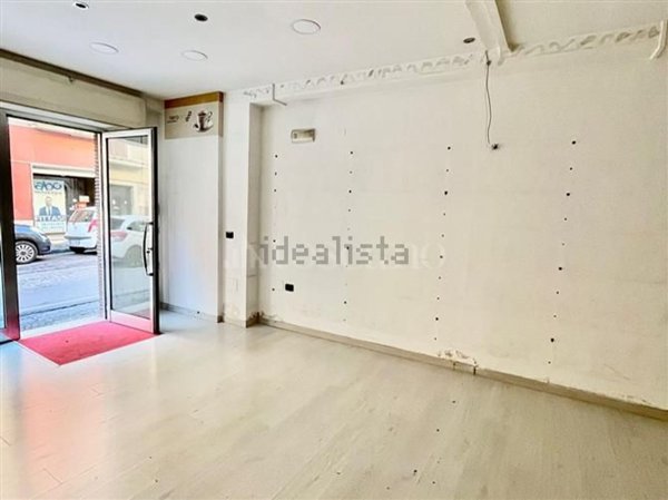 locale commerciale in affitto ad Atripalda