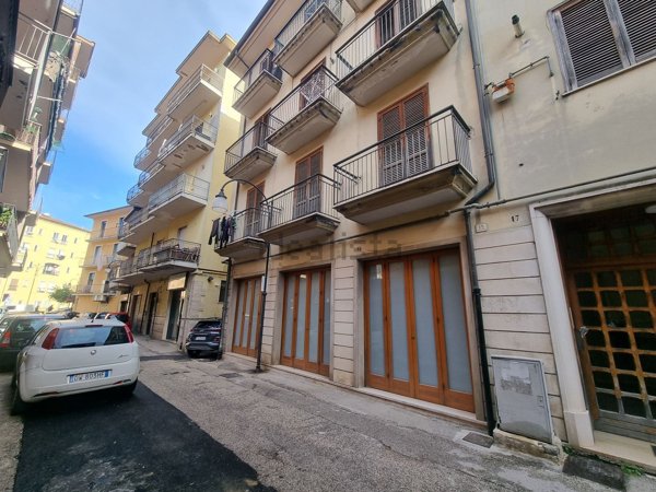 locale commerciale in affitto ad Atripalda