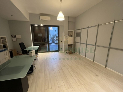 negozio in affitto ad Atripalda