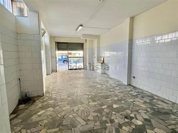 locale commerciale in affitto ad Atripalda