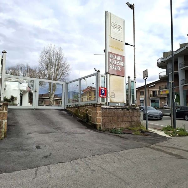 locale commerciale in affitto ad Atripalda
