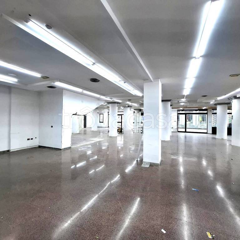 negozio in affitto ad Atripalda