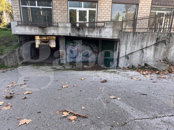 negozio in affitto ad Atripalda