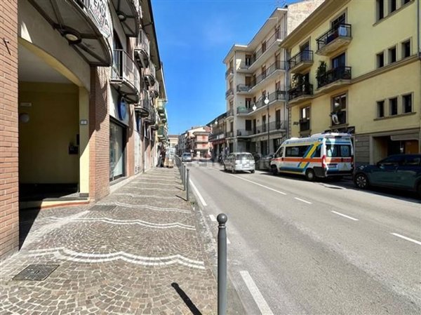 locale commerciale in affitto ad Atripalda