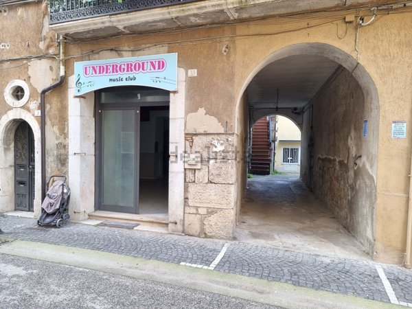 locale commerciale in affitto ad Atripalda