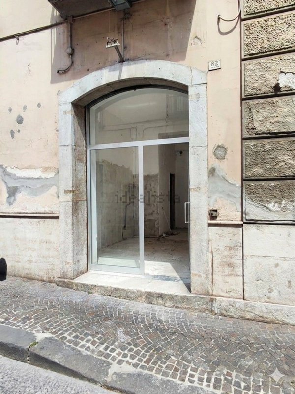 locale commerciale in affitto ad Atripalda