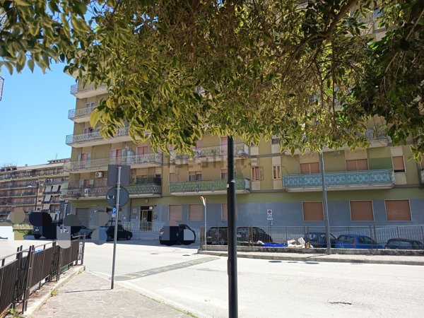 negozio in affitto ad Atripalda