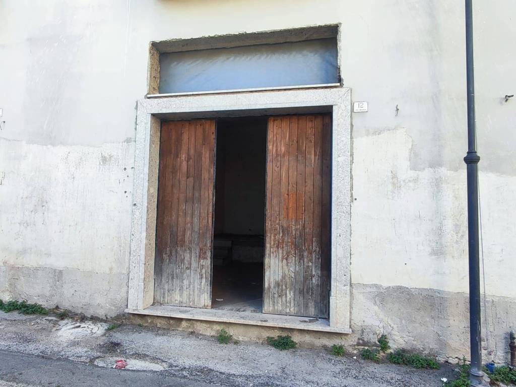 locale commerciale in affitto ad Atripalda