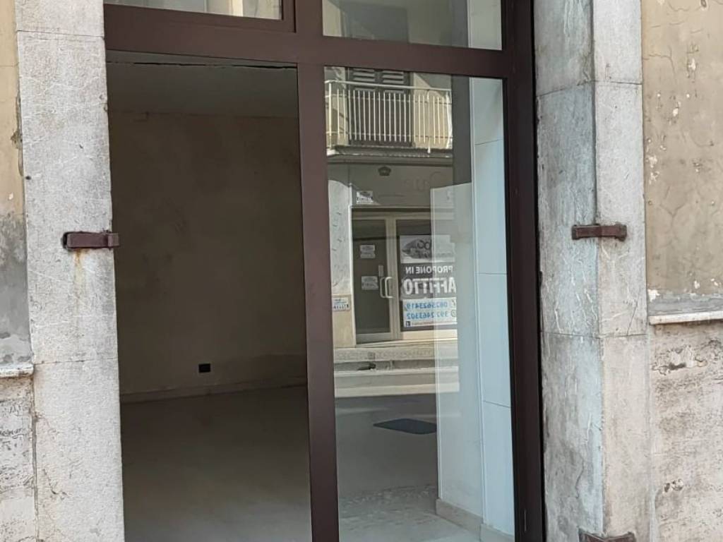 negozio in affitto ad Atripalda